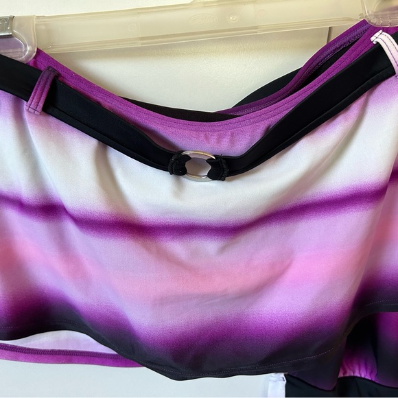 Woman bathing suit - Picture 5 of 13